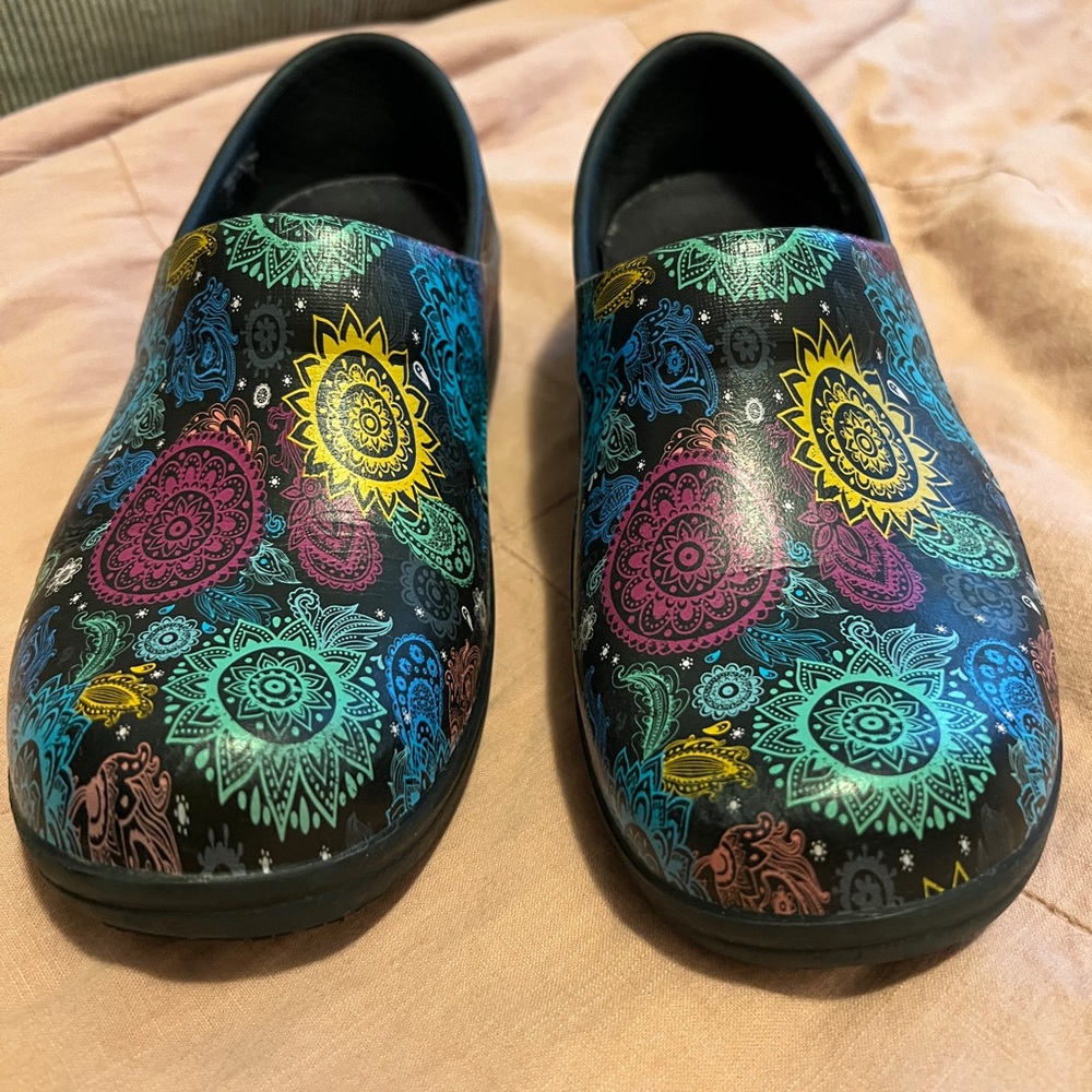Crocs nurse’s clogs